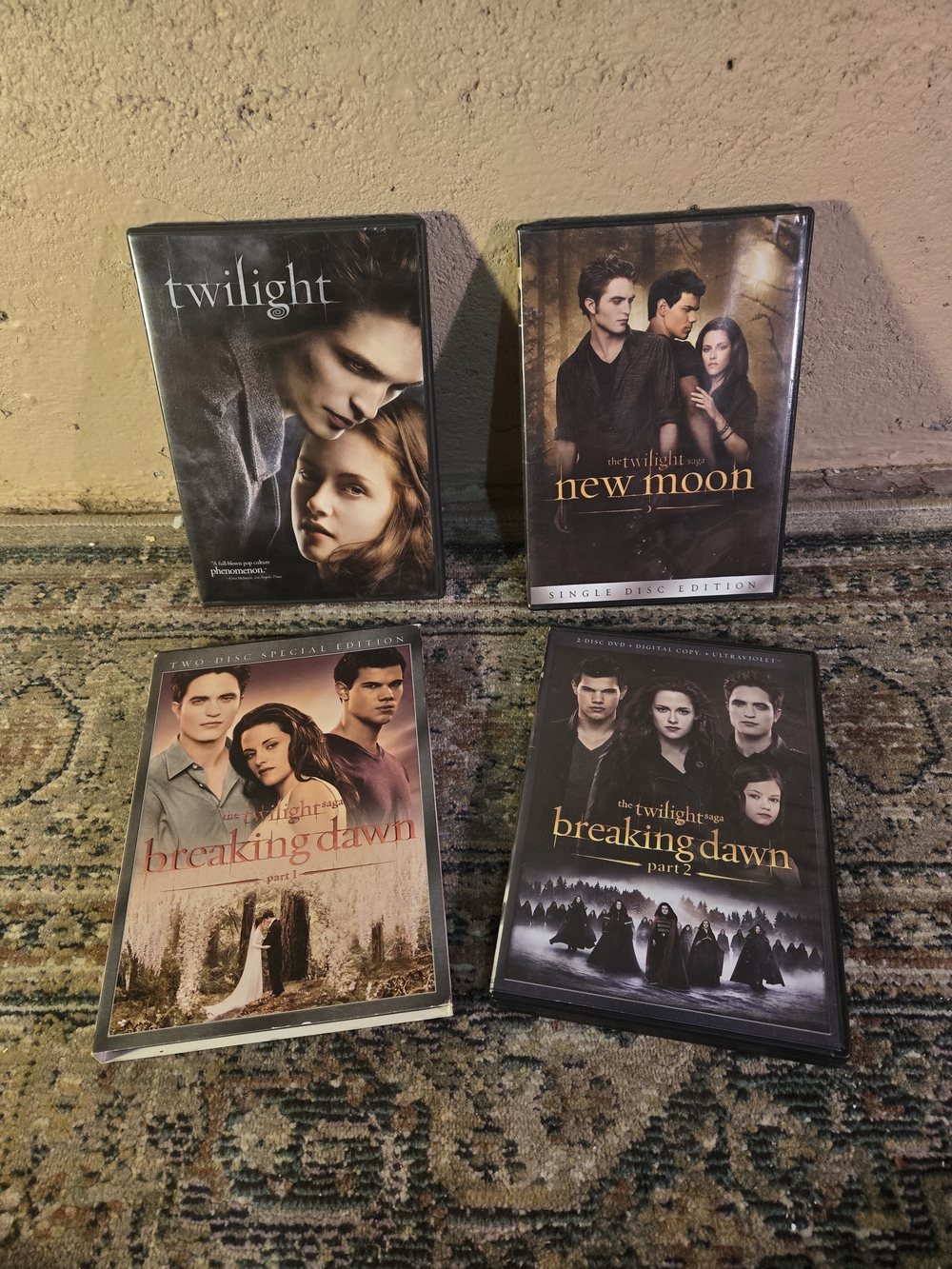 TWILIGHT SAGA 4 DVD LOT - Twilight, New Moon, Breaking Dawn Part 1 & 2